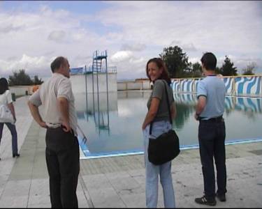 Sead, Jasminka und Peter am Schwimmbad in Prijedor
